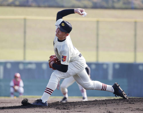 先発登板する作新学院・林勇成(撮影・河田真司)
