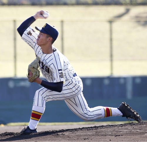 習志野対桐生第一 先発登板する桐生第一・本木康介(撮影・河田真司)