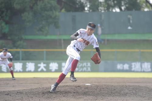 日章学園対熊本西　日章学園先発の石嶋留依投手が7回1失点の好投を見せた（撮影・浦田由紀夫）