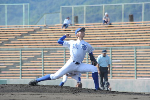 筑陽学園先発の西舘昂汰投手が延長13回興南打線を無失点に抑えた（撮影・浦田由紀夫）