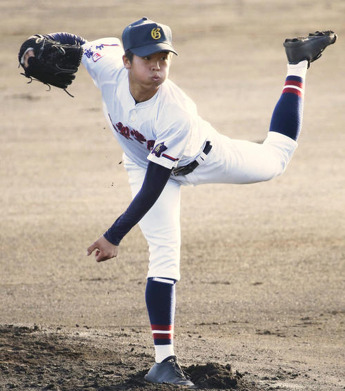 先発登板する山梨学院・相沢利俊（撮影・河田真司）