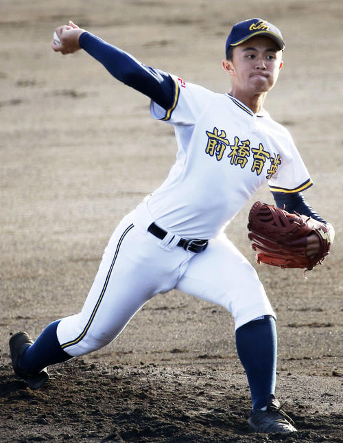 先発登板する前橋育英・梶塚彪雅（撮影・河田真司）