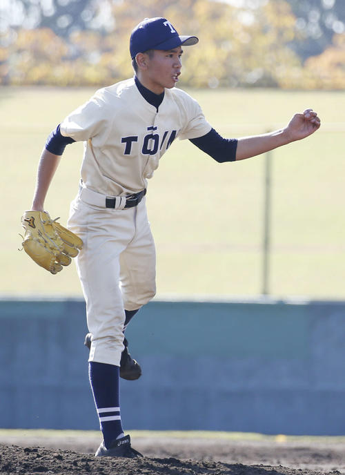 桐蔭学園対習志野 9回裏習志野2死一塁、最終打者を抑える桐蔭学園・伊礼海斗(撮影・河田真司)
