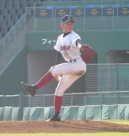 橿原対大阪桐蔭 橿原の先発・西川侑成投手(撮影・磯綾乃)