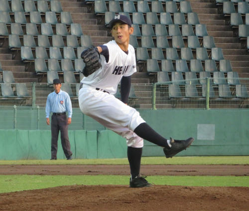 龍谷大平安対市和歌山 2番手で登板した龍谷大平安・野沢秀伍投手(撮影・磯綾乃)