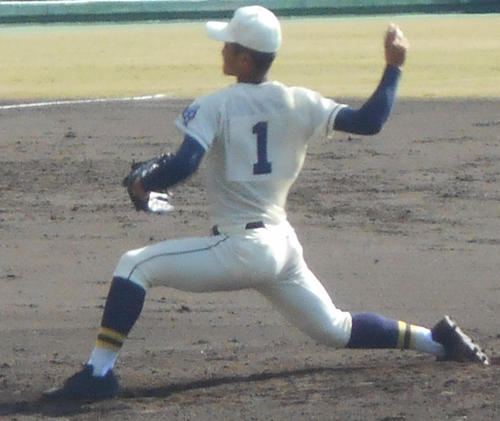 崇徳対創志学園　3回1死一、二塁から登板した創志学園・西純矢投手（撮影・鶴屋健太）