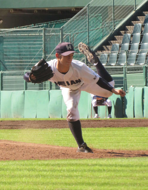 龍谷大平安対履正社 龍谷大平安の先発・野沢秀伍投手(撮影・磯綾乃)