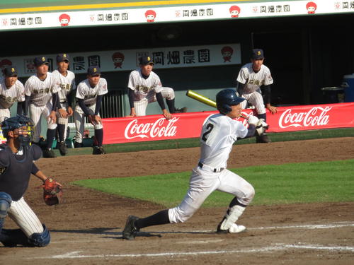 明石商対龍谷大平安 延長12回裏龍谷大平安2死満塁、右翼にサヨナラ2点適時打を放つ多田(撮影・磯綾乃)