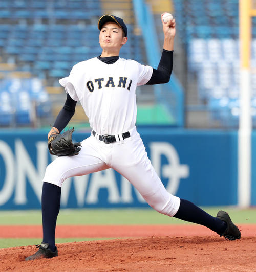 札幌大谷対国士舘　札幌大谷先発の阿部（撮影・垰建太）