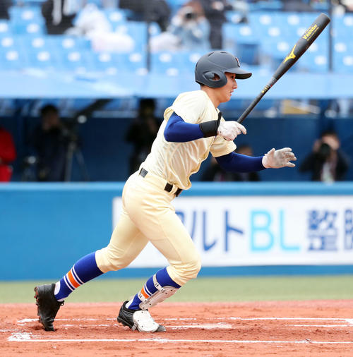 1回裏星稜1死二塁、先制の右前適時打を放つ知田（撮影・垰建太）