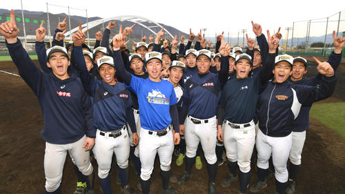 センバツ出場が決まり気合の入る山梨学院ナイン（撮影・滝沢徹郎）