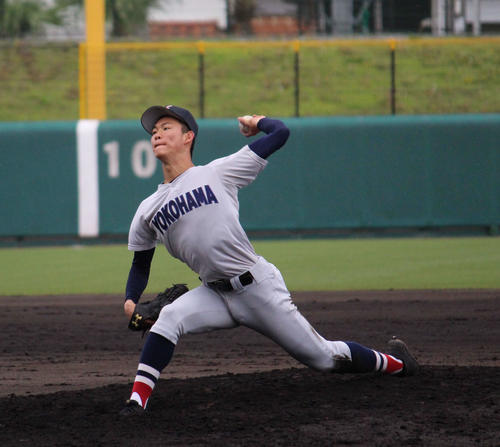 今季初戦で151キロをマークした横浜・及川（撮影・金子真仁）