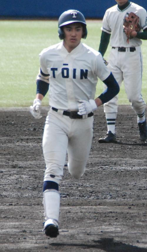1回に先制3ランを放った桐蔭学園・森（撮影・古川真弥）