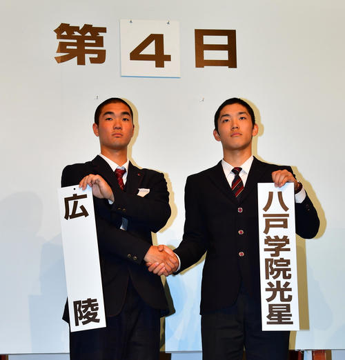 広陵・秋山功太郎主将（左）と八戸学院光星・武岡龍世主将（2019年3月15日撮影）
