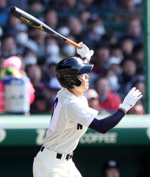 習志野対日章学園 1回表習志野2死満塁、角田は左越え適時三塁打を放つ(撮影・加藤哉)