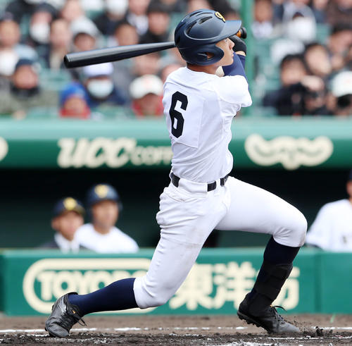 米子東対札幌大谷 1回裏札幌大谷無死、北本は左越えソロ本塁打を放つ(撮影・加藤哉)