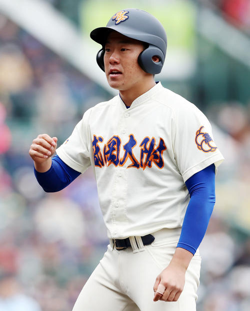 石岡一対盛岡大付 9回裏盛岡大付2死二、三塁、小川は同点の右前適時打を放つ(撮影・加藤哉)