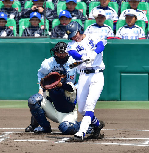 習志野対明豊　1回裏明豊無死、左越えの先頭打者アーチを放つ表悠斗（撮影・清水貴仁）