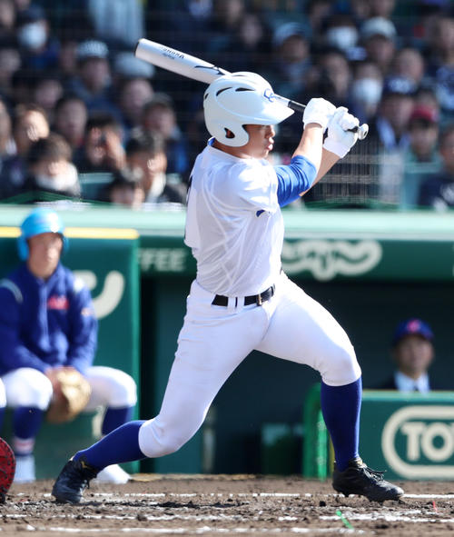 福知山成美対筑陽学園 2回裏筑陽学園1死一、二塁、進藤は左前適時打を放つ(撮影・加藤哉)