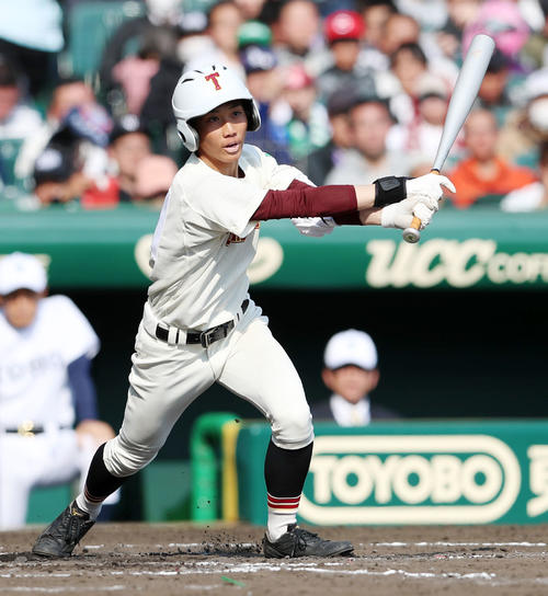 富岡西対東邦 6回表富岡西2死一、三塁、 木村は右へ適時二塁打を放つ(撮影・加藤哉)
