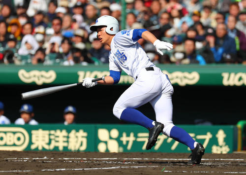福知山成美対筑陽学園 2回裏筑陽学園1死一、二塁、進藤勇也は左前先制適時打を放つ(撮影・宮崎幸一)