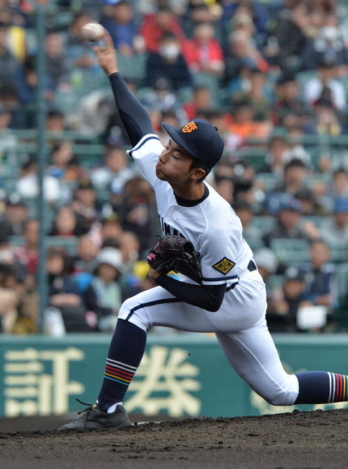 高松商対市和歌山 高松商の先発・中塚公晴(撮影・和賀正仁)