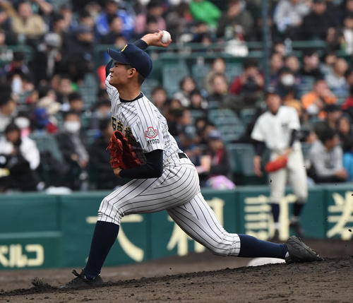 明石商対大分　2回から登板した明石商・中森俊介（撮影・奥田泰也）