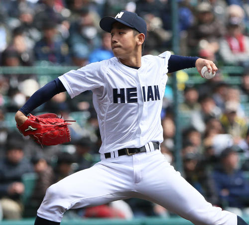 龍谷大平安対明豊　7回裏、龍谷大平安は橋本幸樹から野沢秀伍に継投する（撮影・上山淳一）