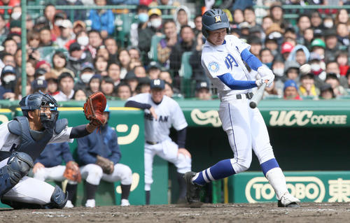 龍谷大平安対明豊　11回裏明豊2死満塁、後藤杏太はセンターにサヨナラ打を放つ（撮影・上山淳一）