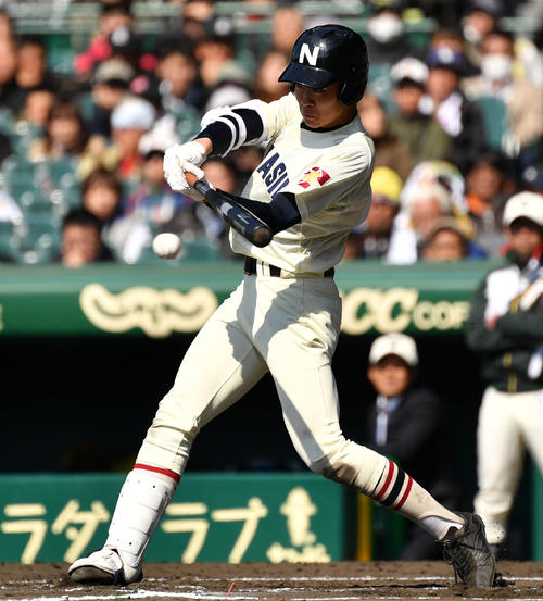 習志野対市和歌山　6回表習志野2死一、二塁中前適時打を放つ飯塚（撮影・横山健太）
