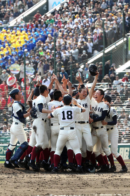 平成29年決勝　履正社対大阪桐蔭　2度目の優勝を決め喜ぶ大阪桐蔭ナイン