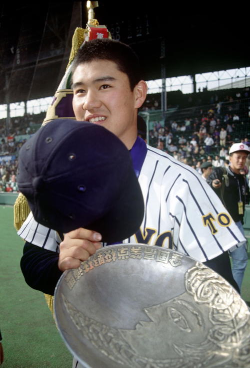 平成４年、優勝投手となった帝京・三沢。早大を経て巨人入り