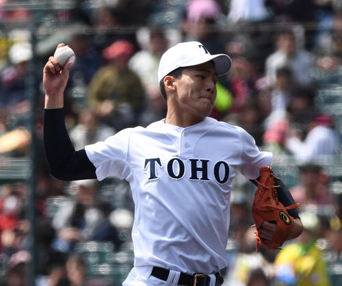 習志野対東邦　東邦先発の石川昂弥（東邦）（撮影・奥田泰也）
