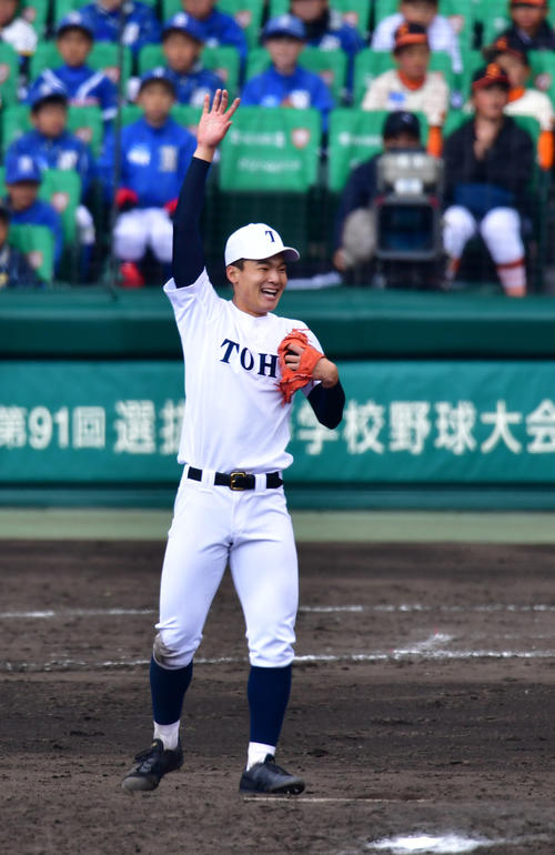 決勝戦　習志野対東邦　優勝し歓喜の石川（撮影・清水貴仁）