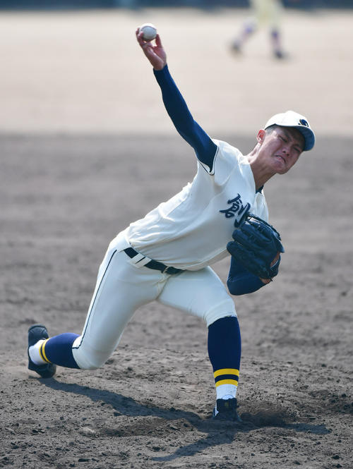 シート打撃に登板する創志学園・西（撮影・清水貴仁）