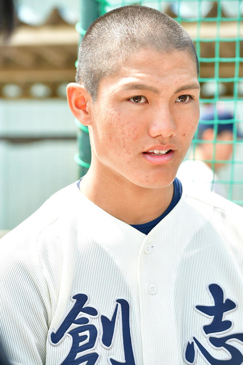 取材に応じる創志学園・西（撮影・清水貴仁）