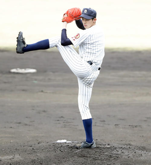 練習試合作新学院対大船渡　力投する大船渡先発の佐々木（撮影・浅見桂子）