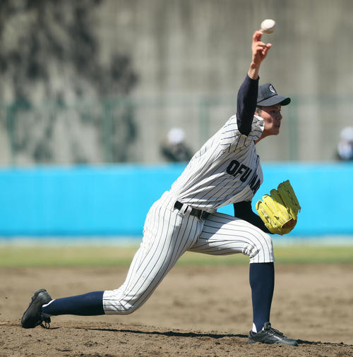 住田対大船渡　力投する大船渡・佐々木（撮影・足立雅史）