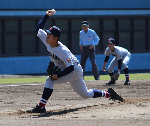延長12回の力投で勝利を呼んだ横浜・木下（撮影・金子真仁）
