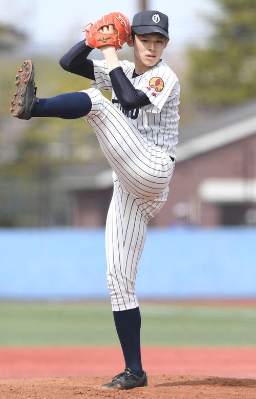 仙台育英対大船渡　先発し力投する大船渡・佐々木（撮影・鈴木みどり）