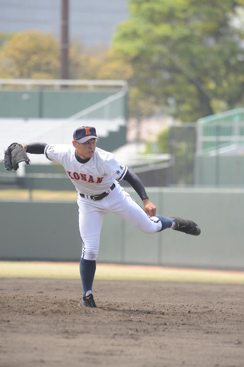 興南先発のプロ注目左腕、宮城大弥投手が最速149キロの直球など力強い投球を見せた（撮影・浦田由紀夫）
