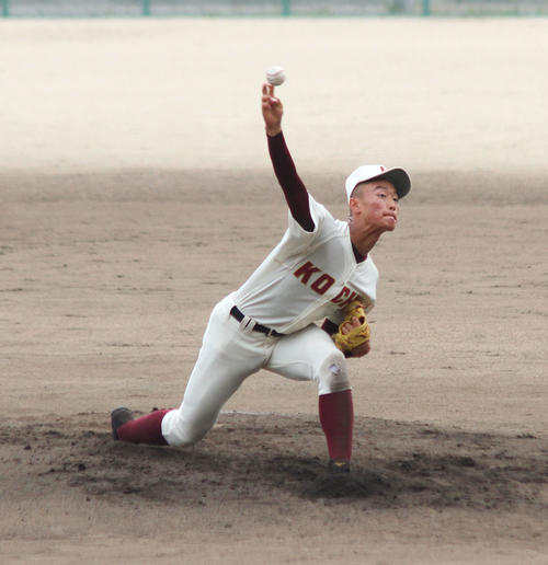 関西との練習試合に先発した高知・森木（撮影・柏原誠）