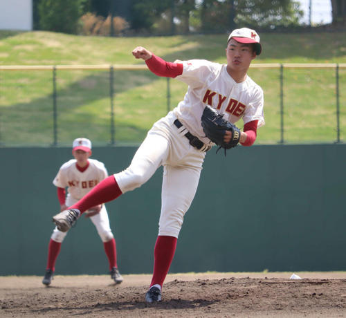 春季埼玉大会でノーヒットノーランを達成した春日部共栄・村田（撮影・金子真仁）