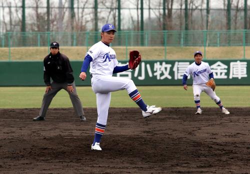 北海道教大函館対苫小牧駒大　12回147球を投げ7安打2失点、14奪三振の苫小牧駒大・伊藤投手（撮影・永野高輔）