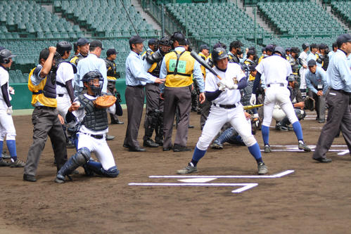 甲子園で行われた第59回全国審判講習会（撮影・柏原誠）
