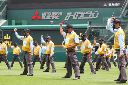 甲子園で行われた第59回全国審判講習会（撮影・柏原誠）