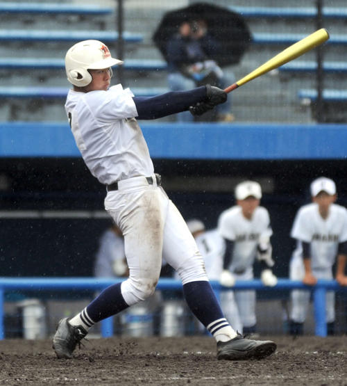 延長11回に決勝点につながる安打を放った浜松商の山本陸