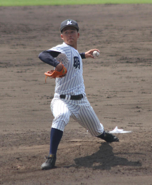 公式戦デビューした明徳義塾・代木大和投手（撮影・柏原誠）
