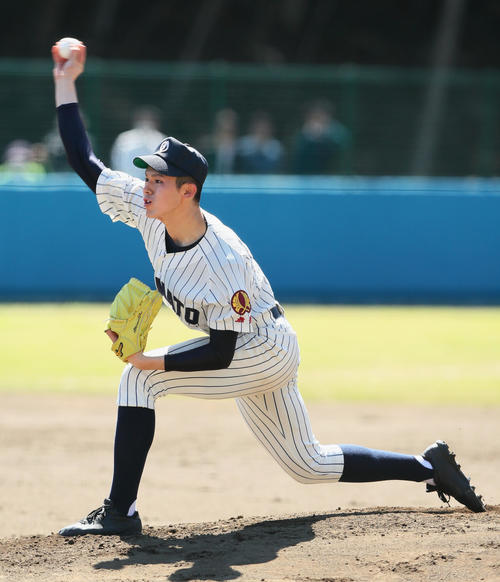 住田対大船渡　力投する大船渡・佐々木（撮影・足立雅史）