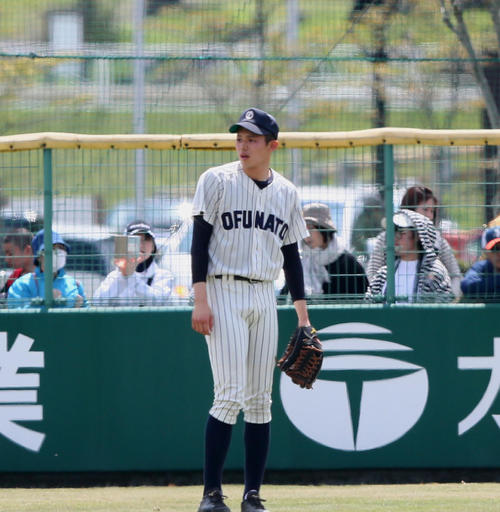 大船渡対高田　右翼の守備位置に就く大船渡・佐々木（撮影・足立雅史）